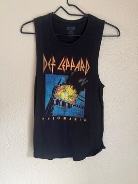 Def Leppard Black Pyromania Graphic Muscle Tank NWOT